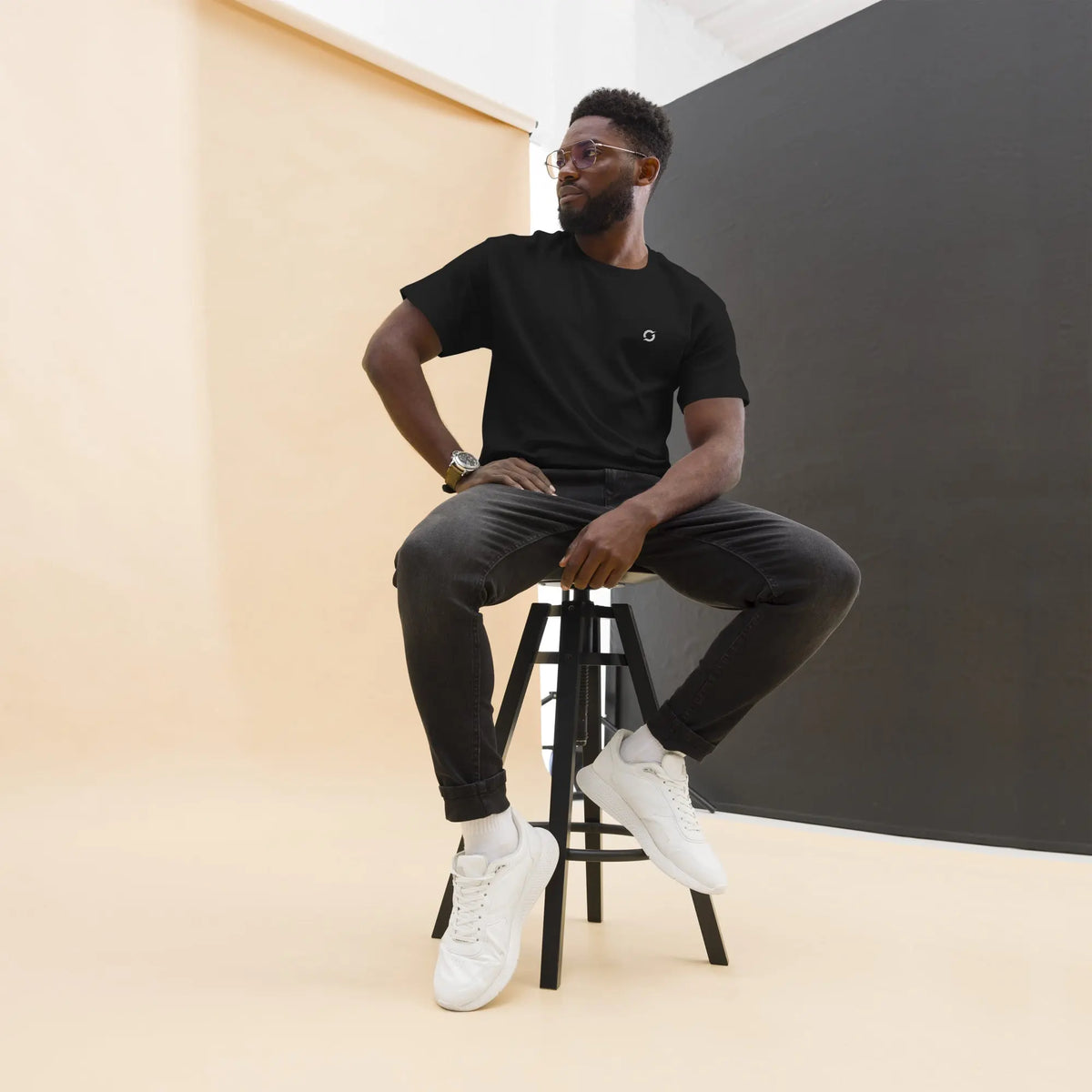 Shi Universe Embroidery shirt - black classic tee, front view